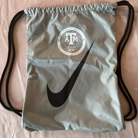 Nike Texas A&M Cross Country Track and Field Drawstring Bag Grey Black - Picture 9 of 10